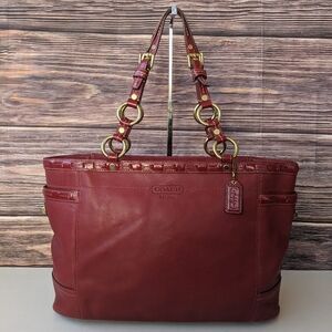🤍🤍 Coach Gallery Tote, specifically a red leather shoulder bag